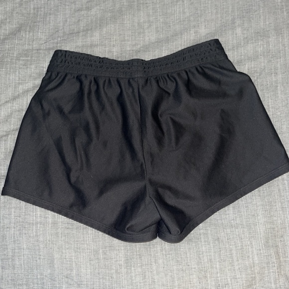 Girls north face shorts - Picture 3 of 3